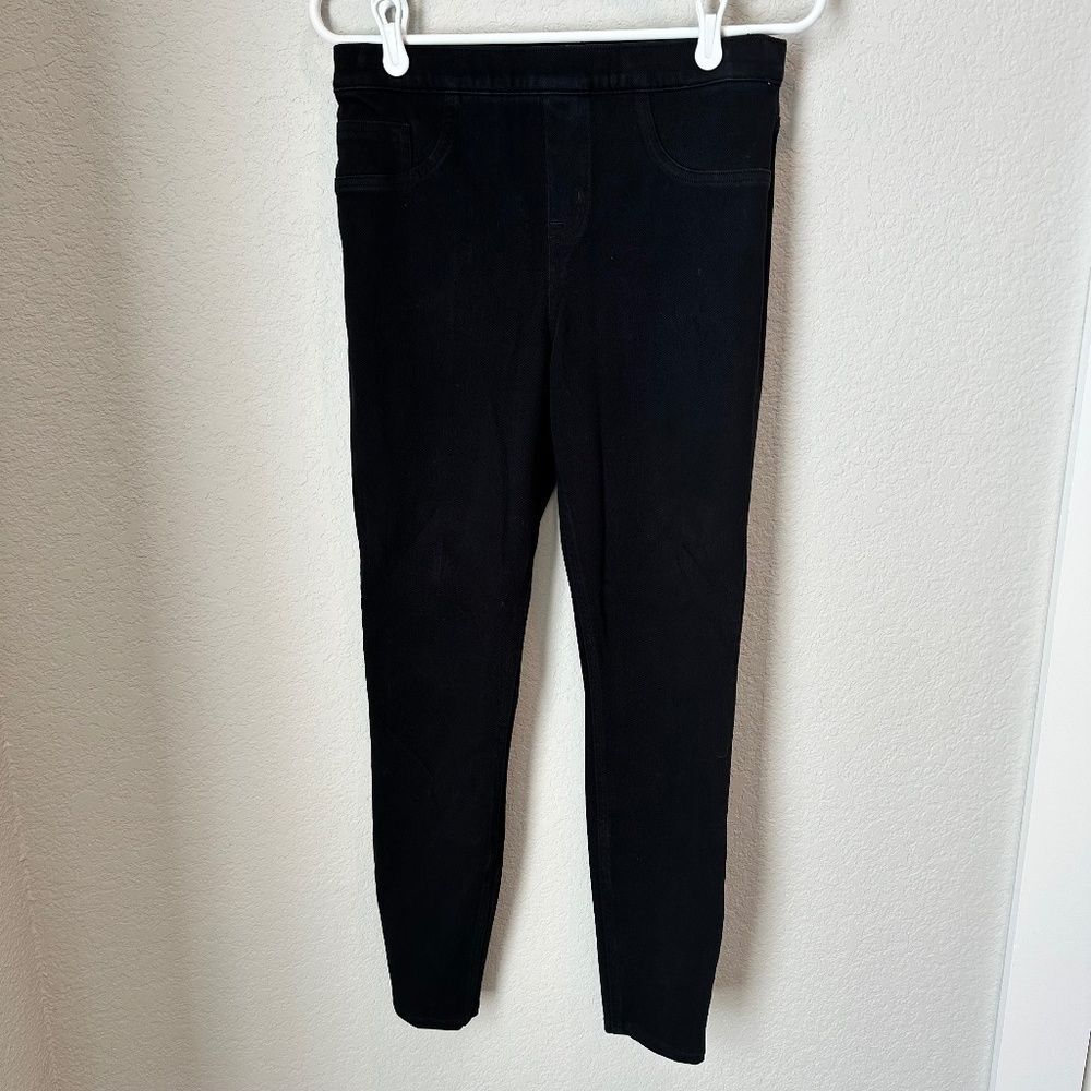 Spanx Black Pull-On Style Skinny High Rise Jeans - Size Medium - EUC